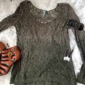 🎉🥂 Ombré Green Sweater 🥂🎉